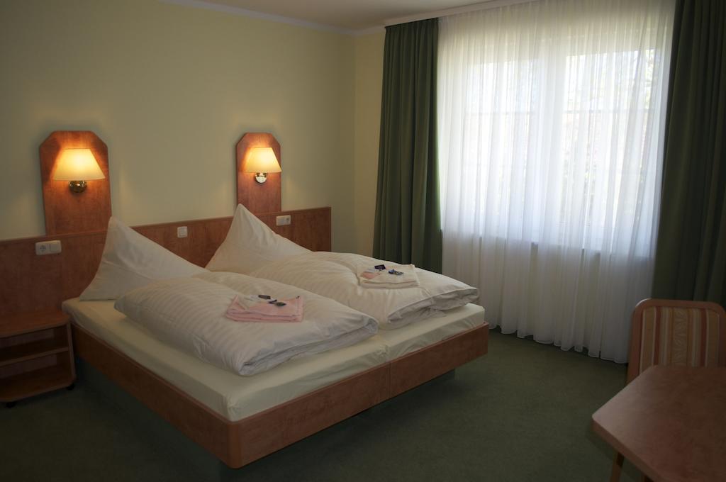 Gasthof & Pension Zum Himmel Rubenow Habitación foto